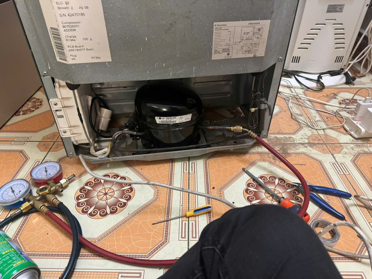 Dịch vụ thay lốc tủ lạnh tại nhà khách hàng